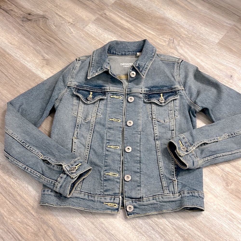 Levi size XS jean jacket. New never worn!
